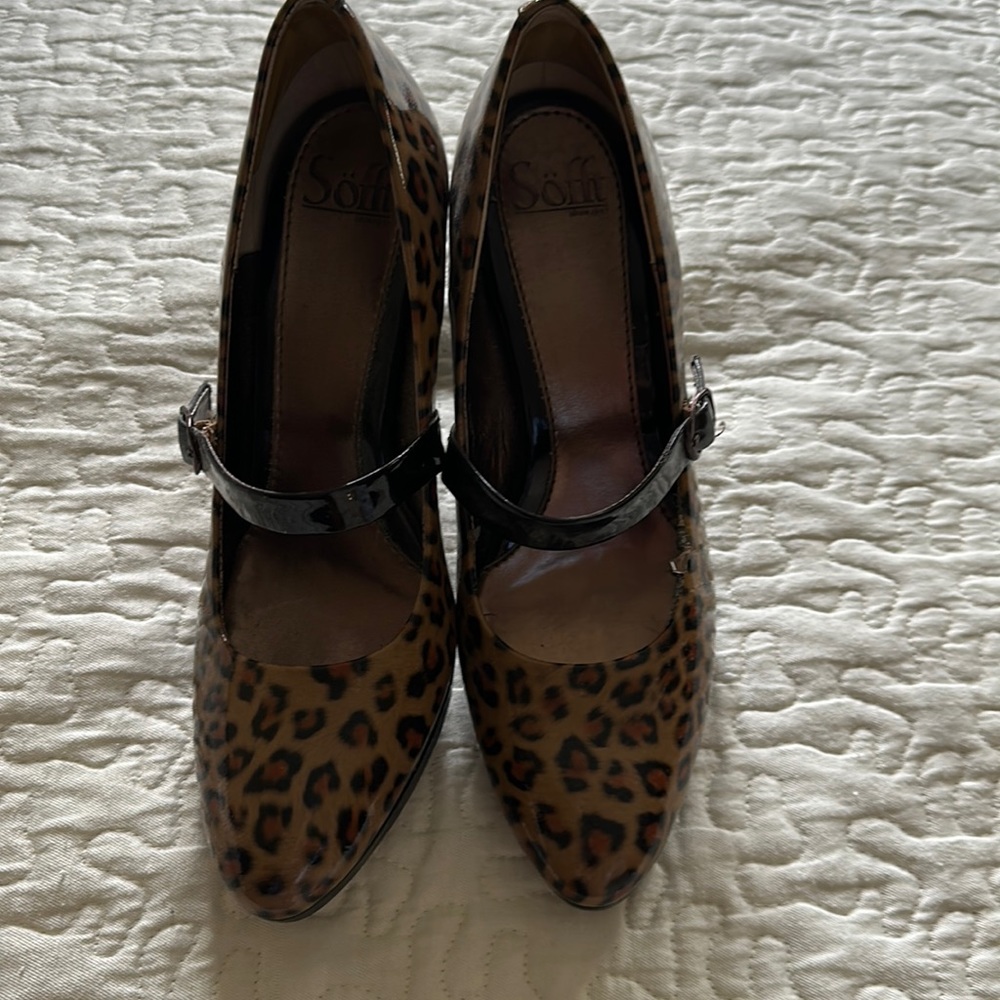 Sofft leopard print heels size 8